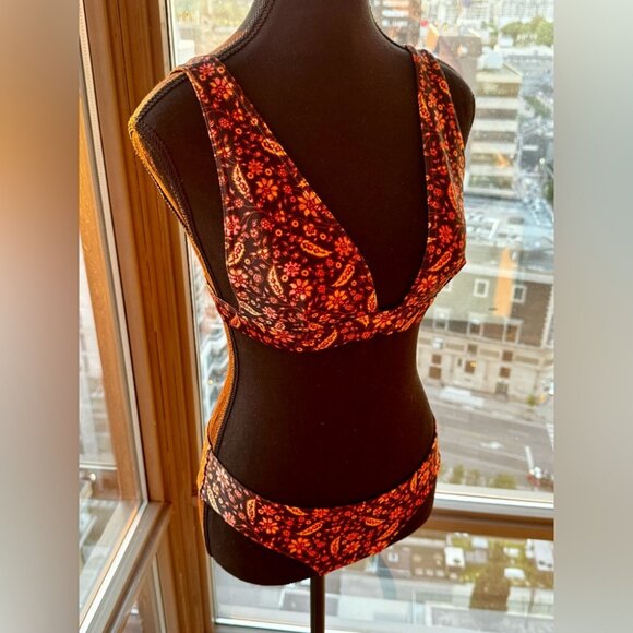 🆕 ZIMMERMANN 🧿 NWT Juniper Scarf High Triangle Bikini - Midnight Paisley - Picture 12 of 15